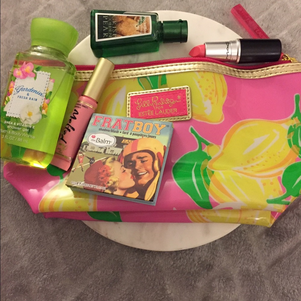 PRICE FIRM Lilly Pulitzer Toiletry bundle