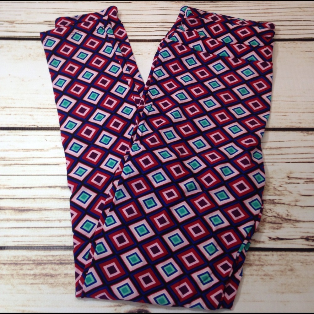 One Size geo NWT leggings with red blue black!