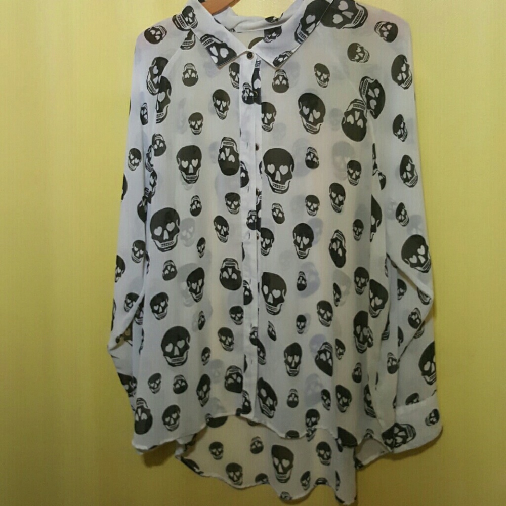 Black and white skull head shirt