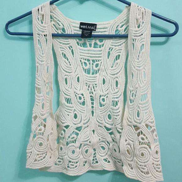 Cream color lace overlay - Picture 1 of 1