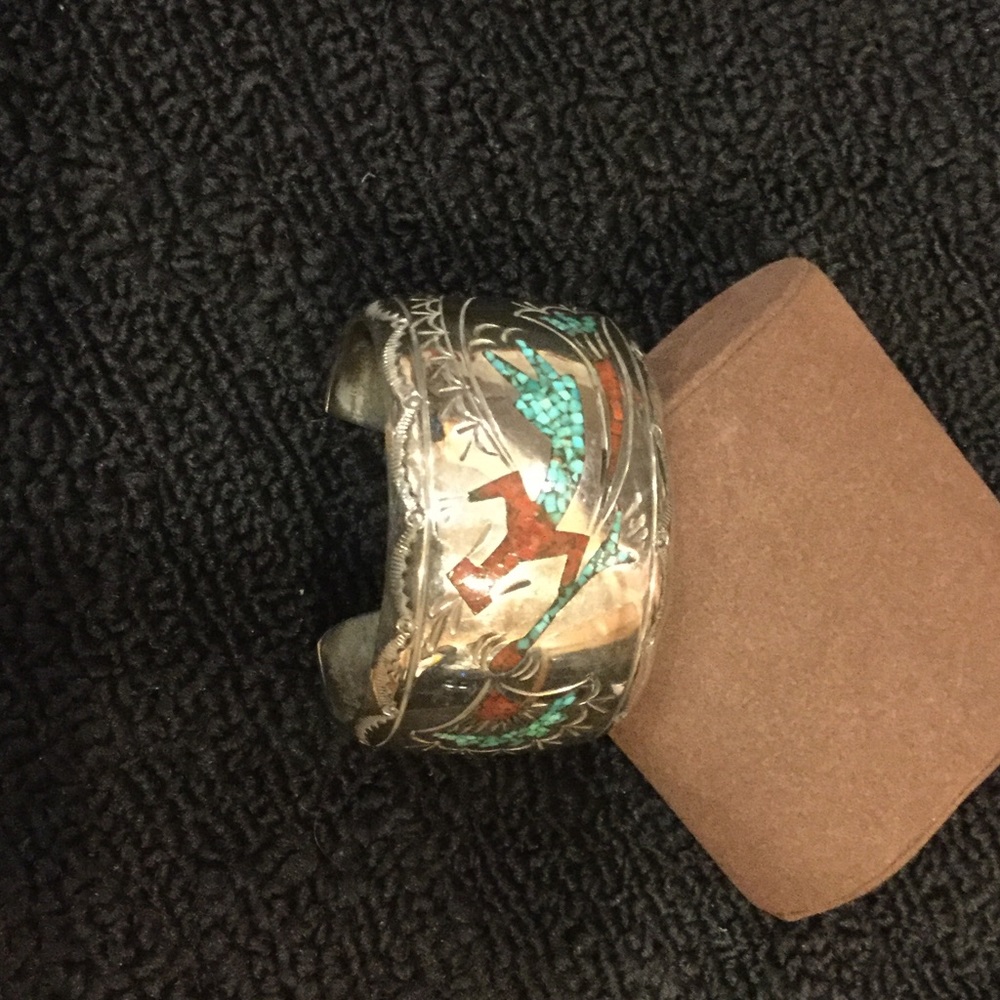 Did not wear... No outfit to war with