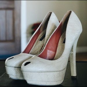 Faux Snake Skin Cream Peep Toe Pump