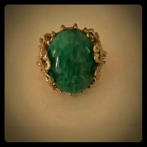 Green stone vintage ring