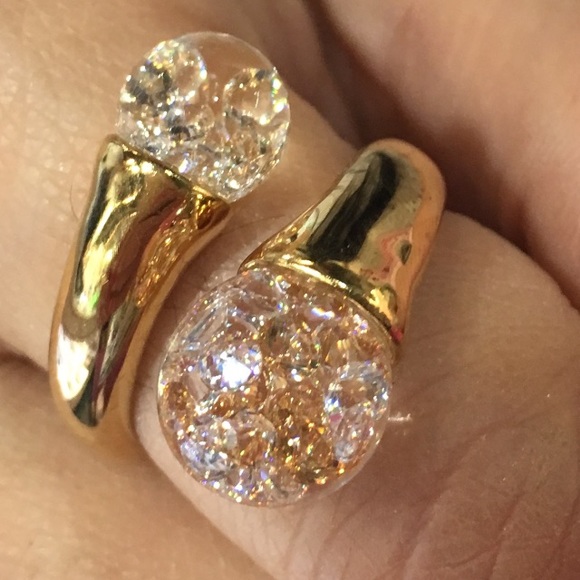 Floating Jewelry Ring Gold Ring - Picture 2 of 3