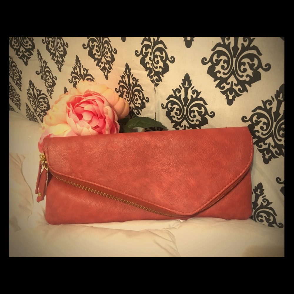 Beautiful Coral Clutch w/gold straps