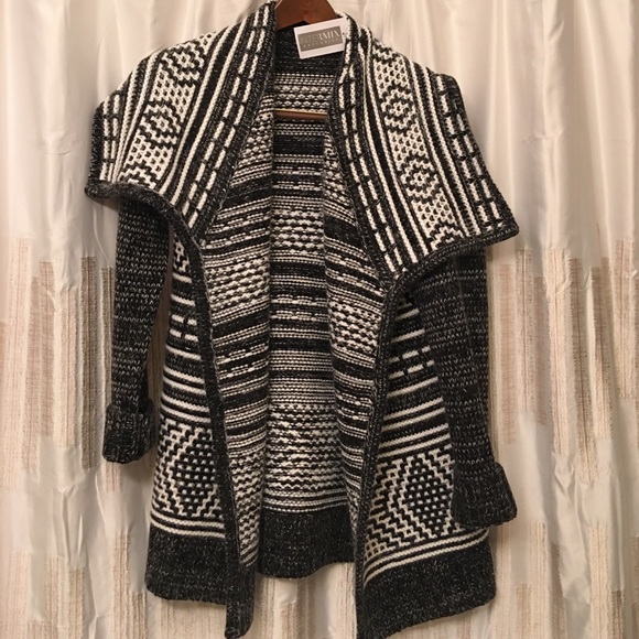 Exclusive Intermix Angelina Throw - Picture 2 of 5