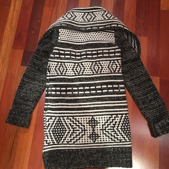 Exclusive Intermix Angelina Throw - Picture 3 of 5