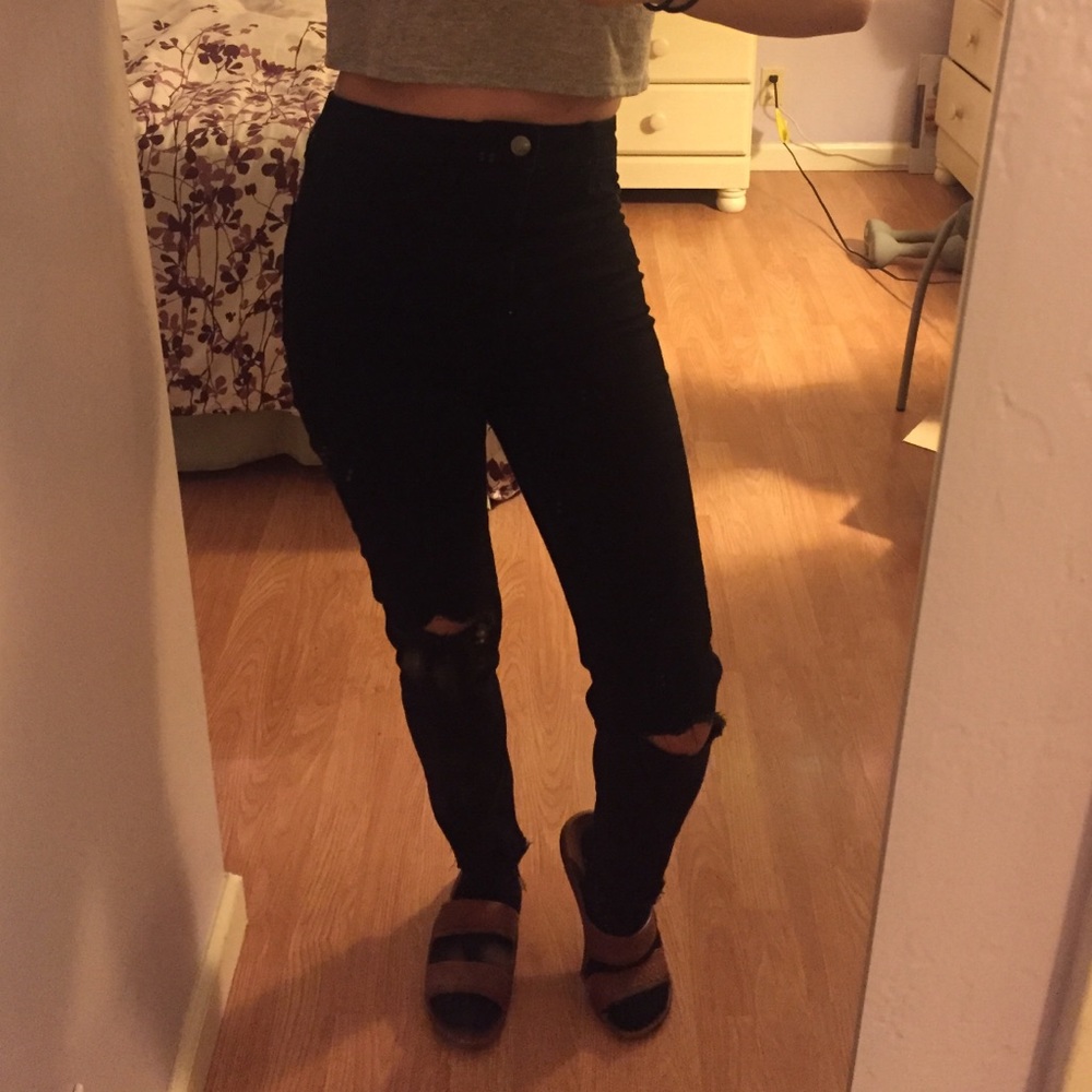 High waisted ripped jeans