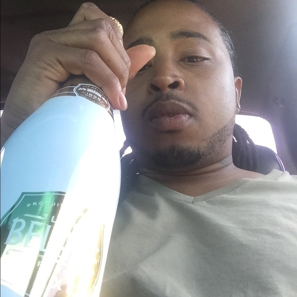 Meet your Posher, Derrick - Picture 2 of 4