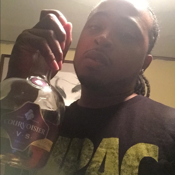 Meet your Posher, Derrick - Picture 3 of 4