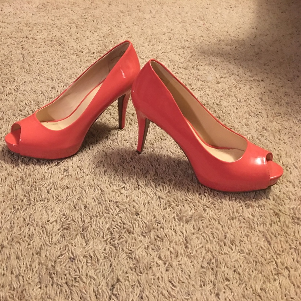 Nine West Sz 8 Coral peep toe pump