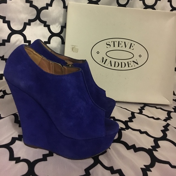 Steve Madden Blue Suede Wedges - Picture 3 of 4
