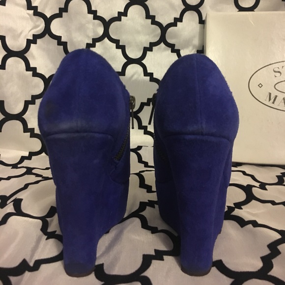 Steve Madden Blue Suede Wedges - Picture 4 of 4