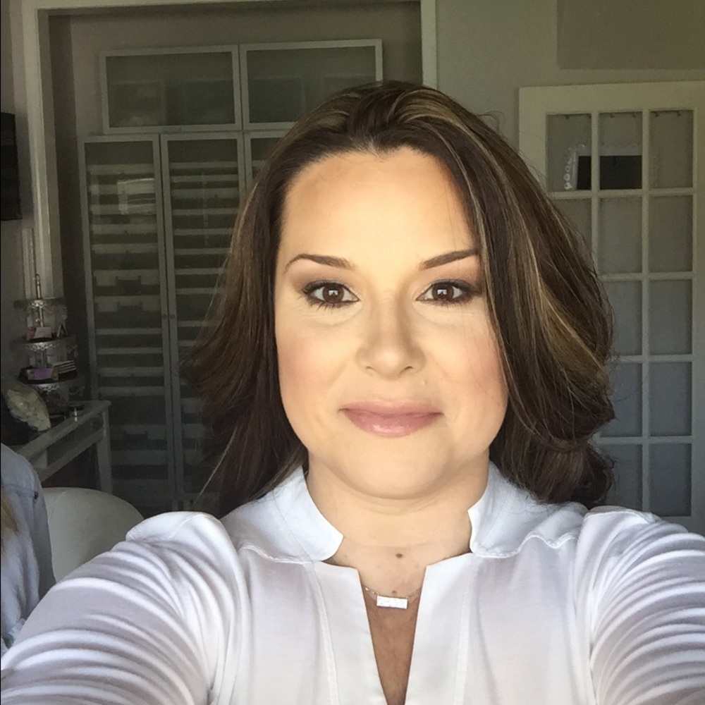 Meet your Posher, Angela