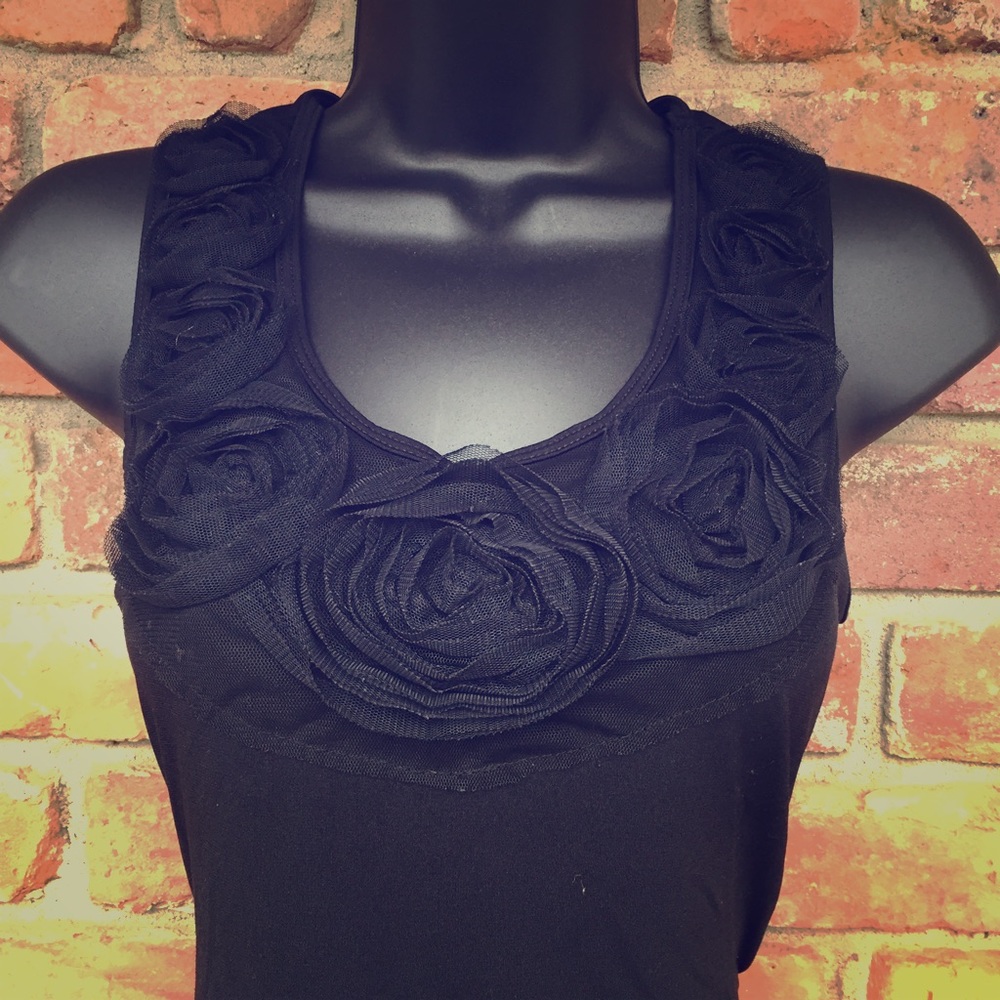 🌹Rosette Embellished Flattering Top🌹