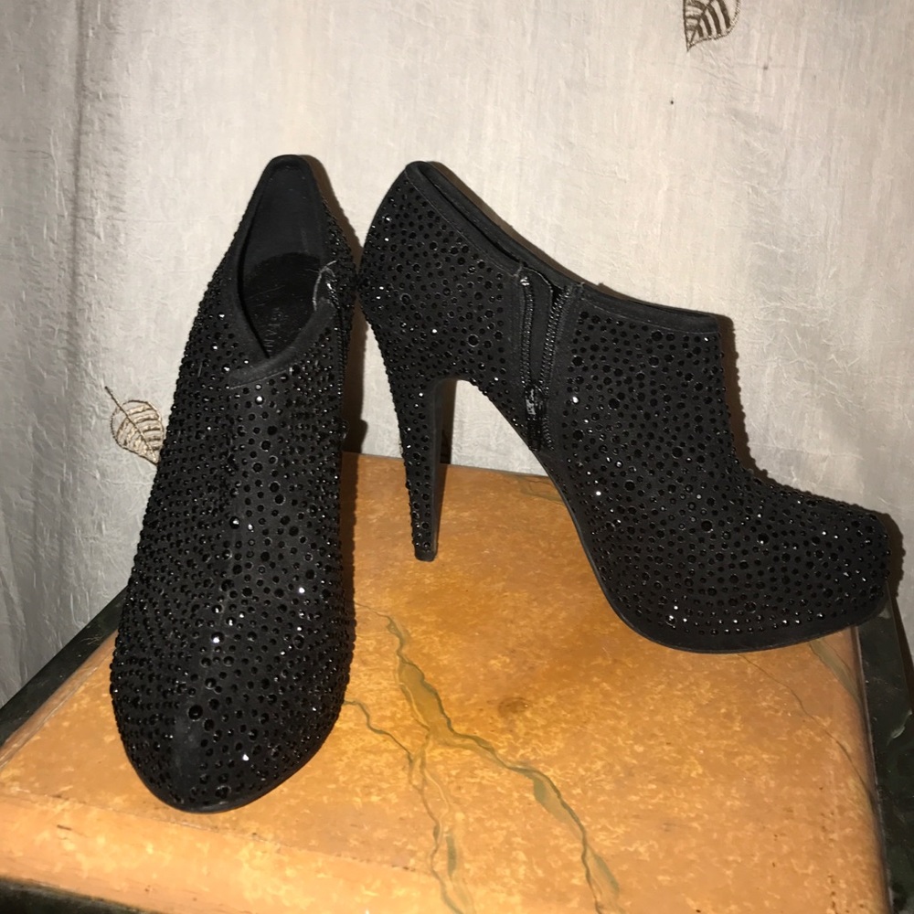 Gianni Bini black rhinestone high heels size 9
