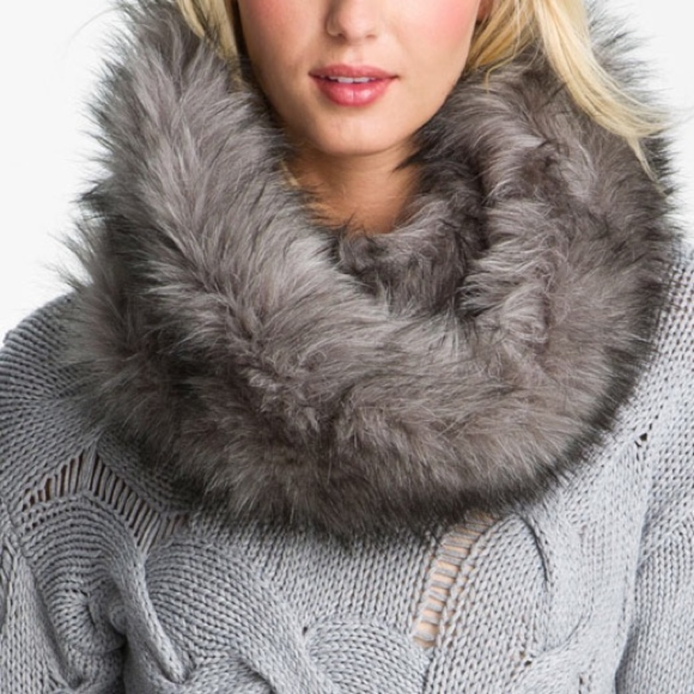 Neck fur