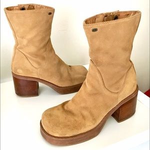 90s/00s Platform Skechers Suede Boots