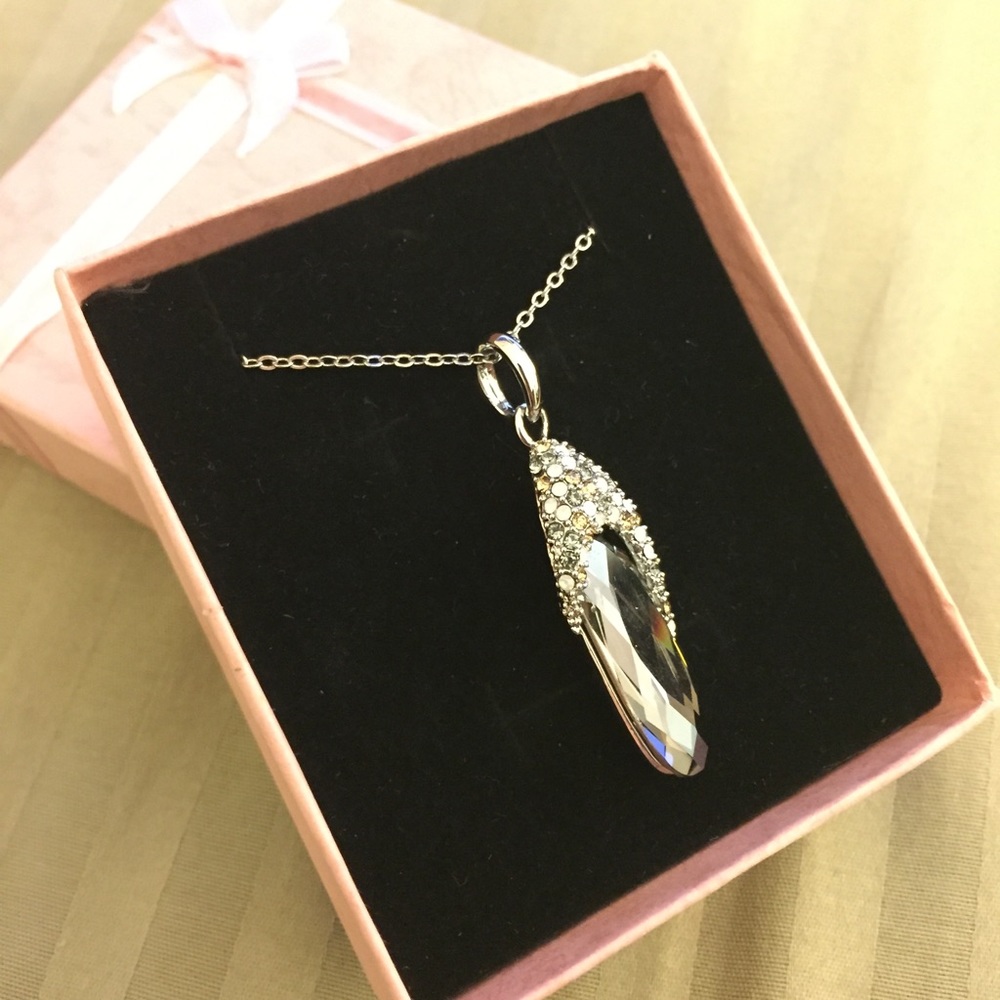 💝 Unique crystal slipper pendant