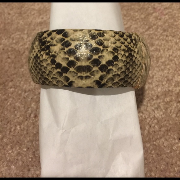 Jewelry - 🌺🌸 SNAKE SKIN STYLE BRACELET 🌸🌺