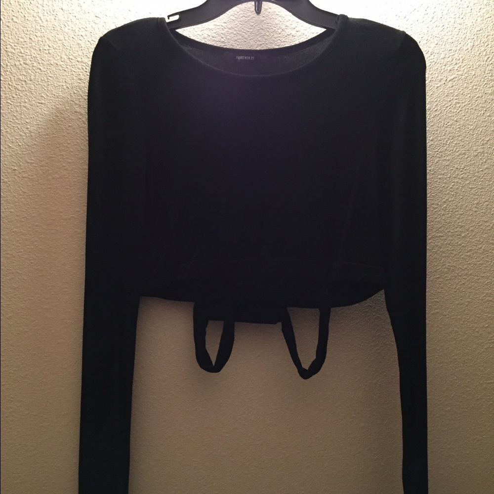 Black long sleeve crop top