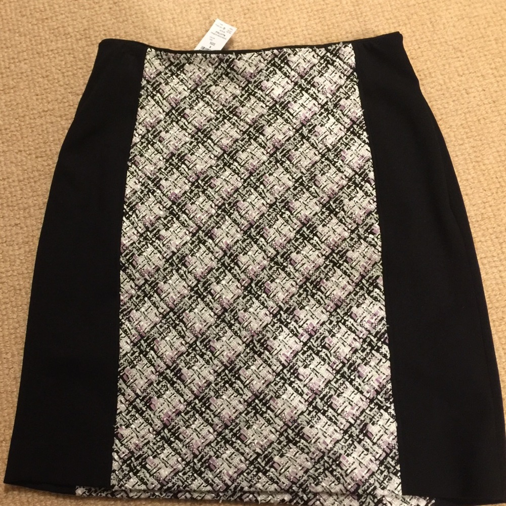 Stylish NWT WHBM skirt!!!