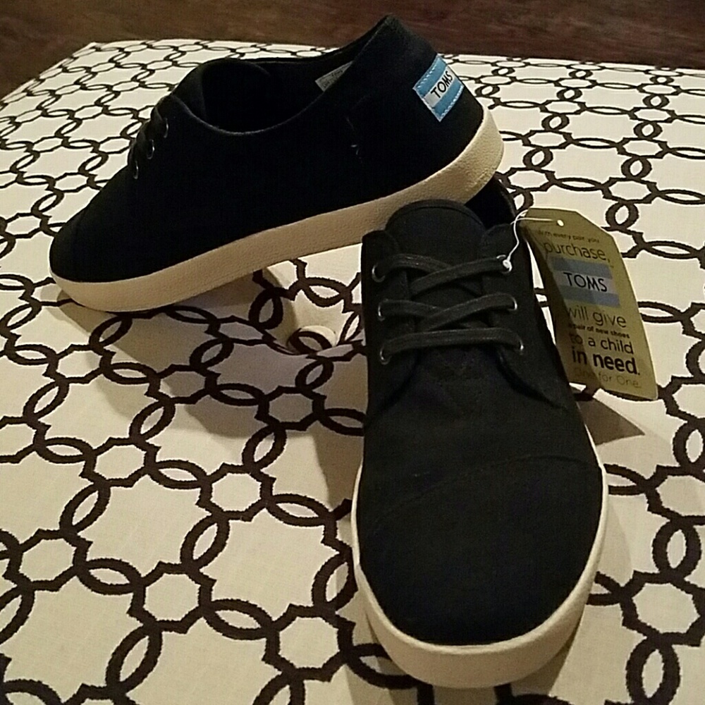 NWT Black Toms
