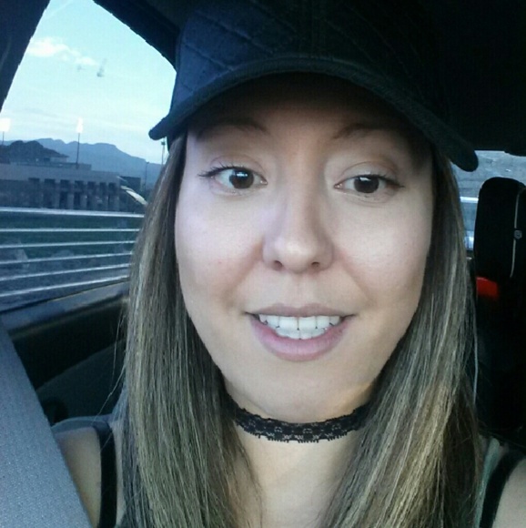 Meet your Posher, Carla - Picture 3 of 3