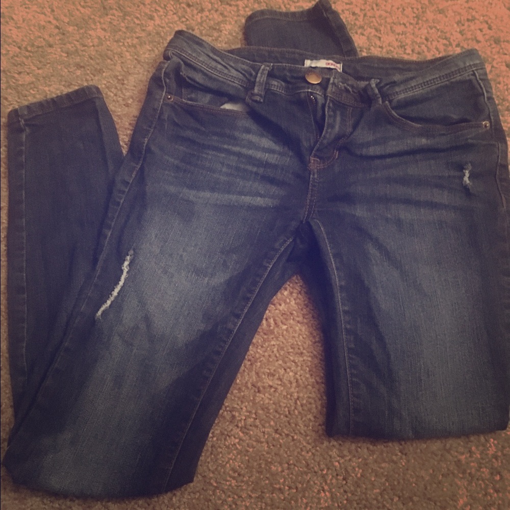 Blue jean rip cut style skinny Jeans!