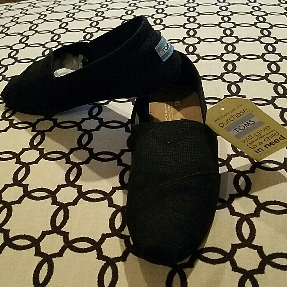 NWT Black TOMS