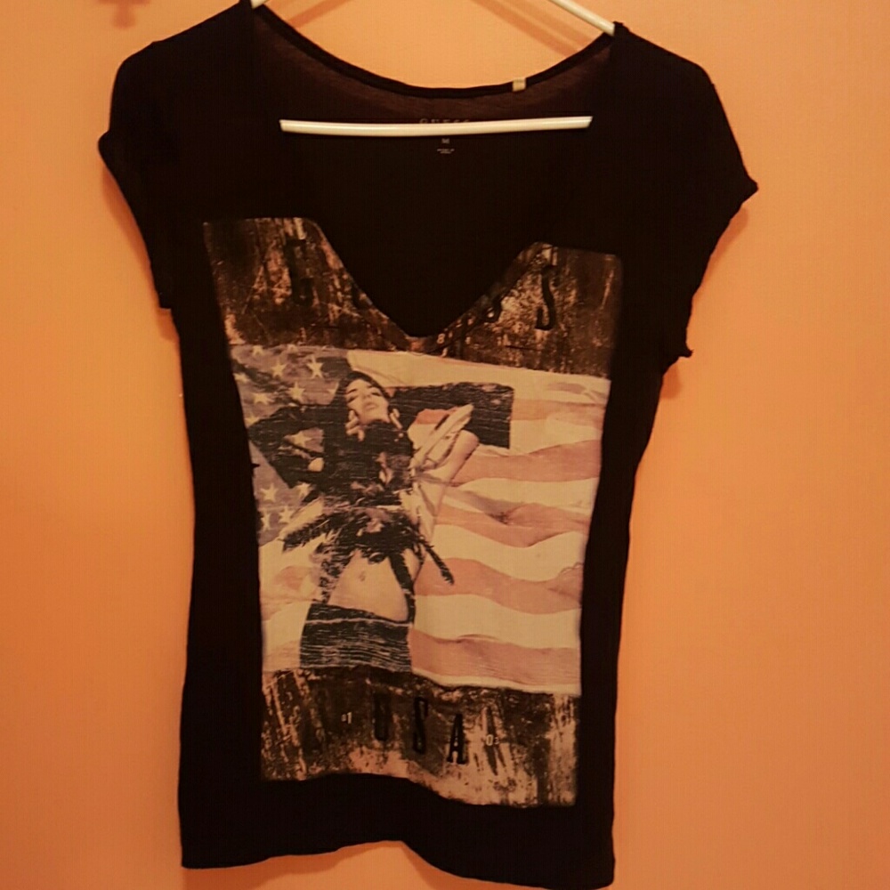 Guess Graphic Top