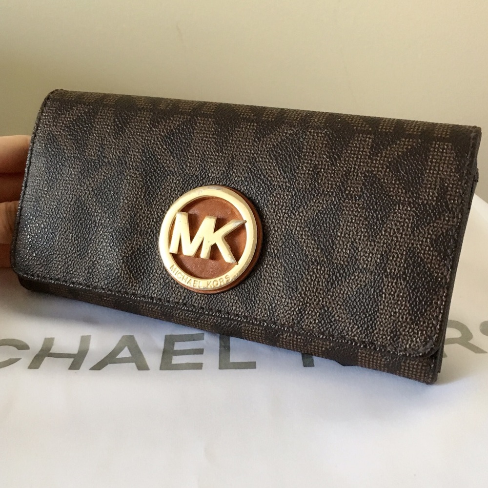 Michael Kors Fulton Shoulder Bag With Wallet - Picture 6 of 8