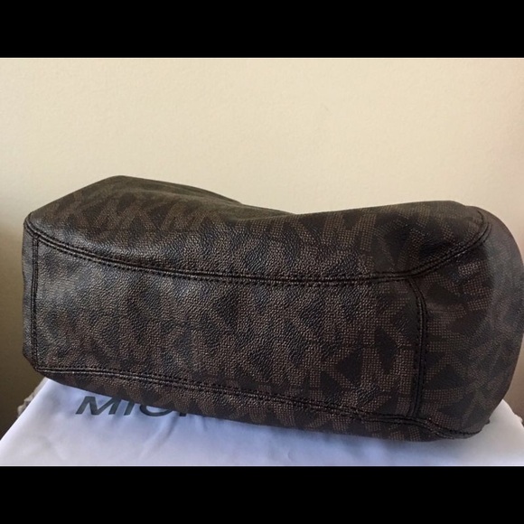 Michael Kors Fulton Shoulder Bag With Wallet - Picture 5 of 8