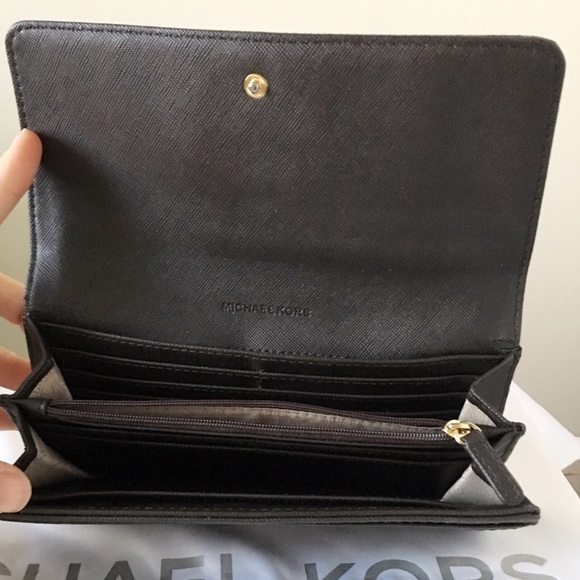 Michael Kors Fulton Shoulder Bag With Wallet - Picture 7 of 8