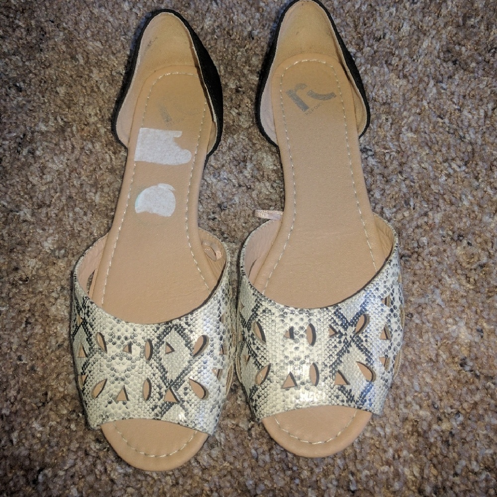 **SOLD**Black and white sandals