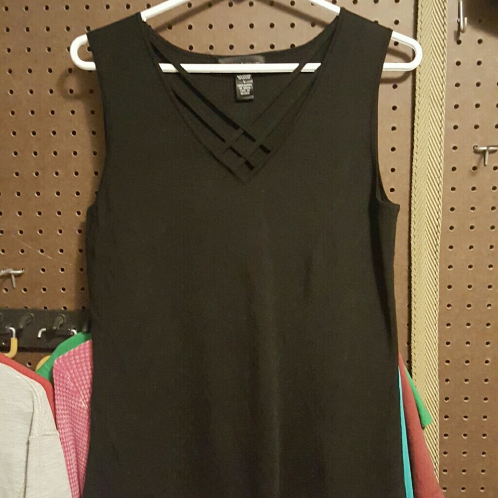 Absolute adorable sleeveless shirt