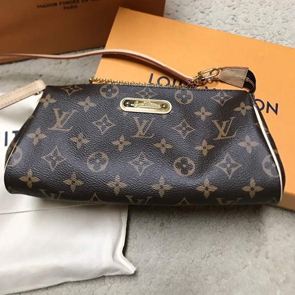 Louis Vuitton Handbags - Louis Vuitton monogram Eva clutch with straps