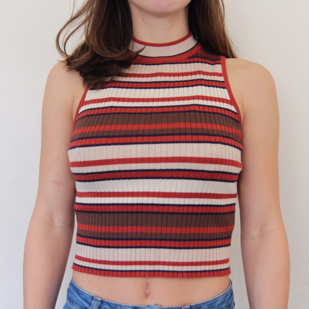 ❗️SOLD❗️ Ribbed mock neck crop top