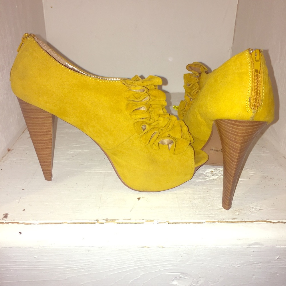 Yellow heels!!