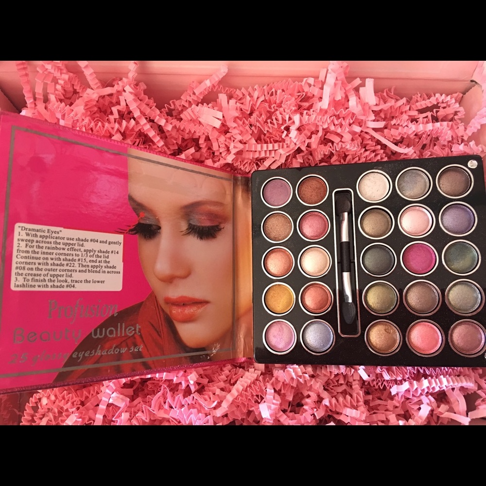 Eyeshadow wallet