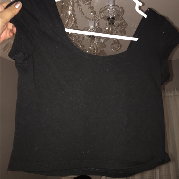 Set of 3 Crop Tops 🤗 - Picture 3 of 3