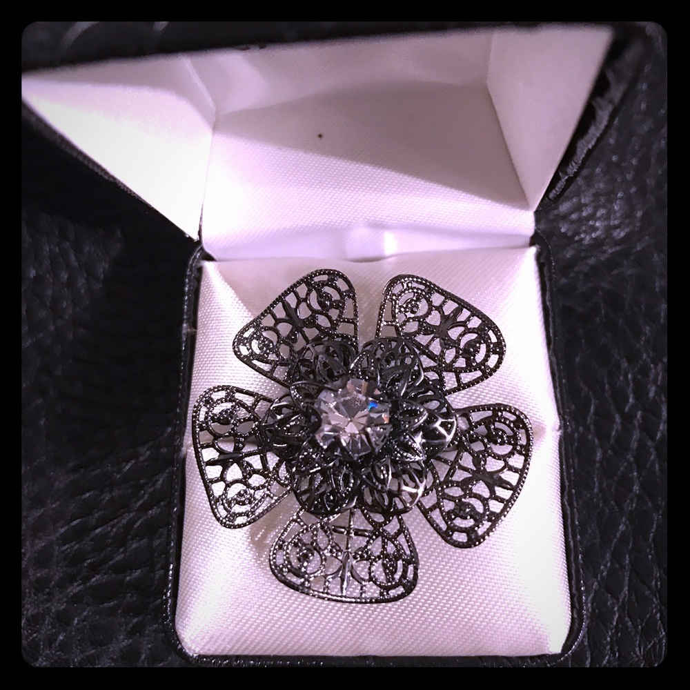 Women's FASHION ring 💍 size 7 NWOT black