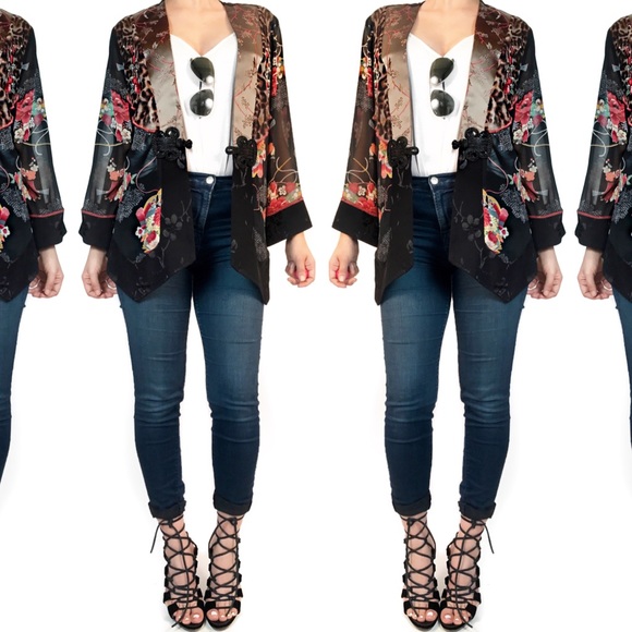 Vintage Tops - Vintage floral print kimono Vintage Tops - Vintage floral print kimono