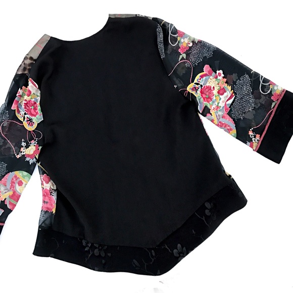 Vintage Tops - Vintage floral print kimono Vintage Tops - Vintage floral print kimono