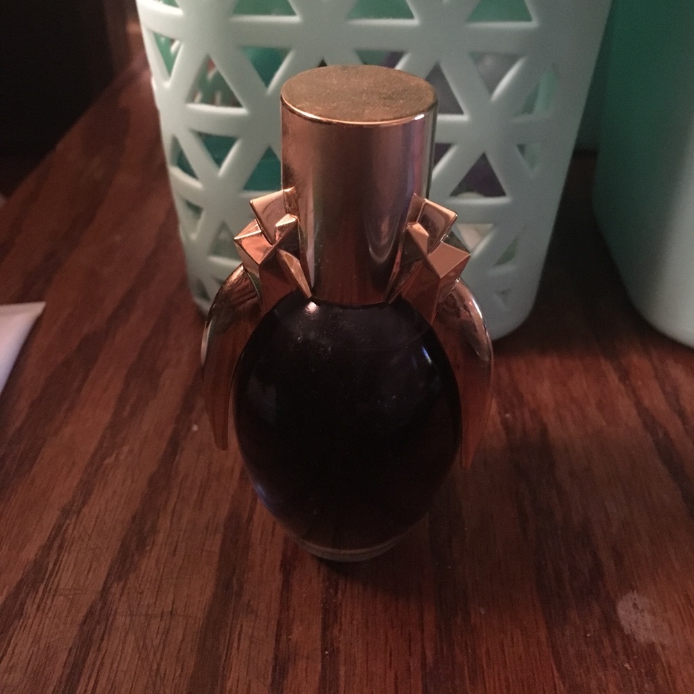 Lady gags fame perfume