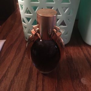 Lady gags fame perfume