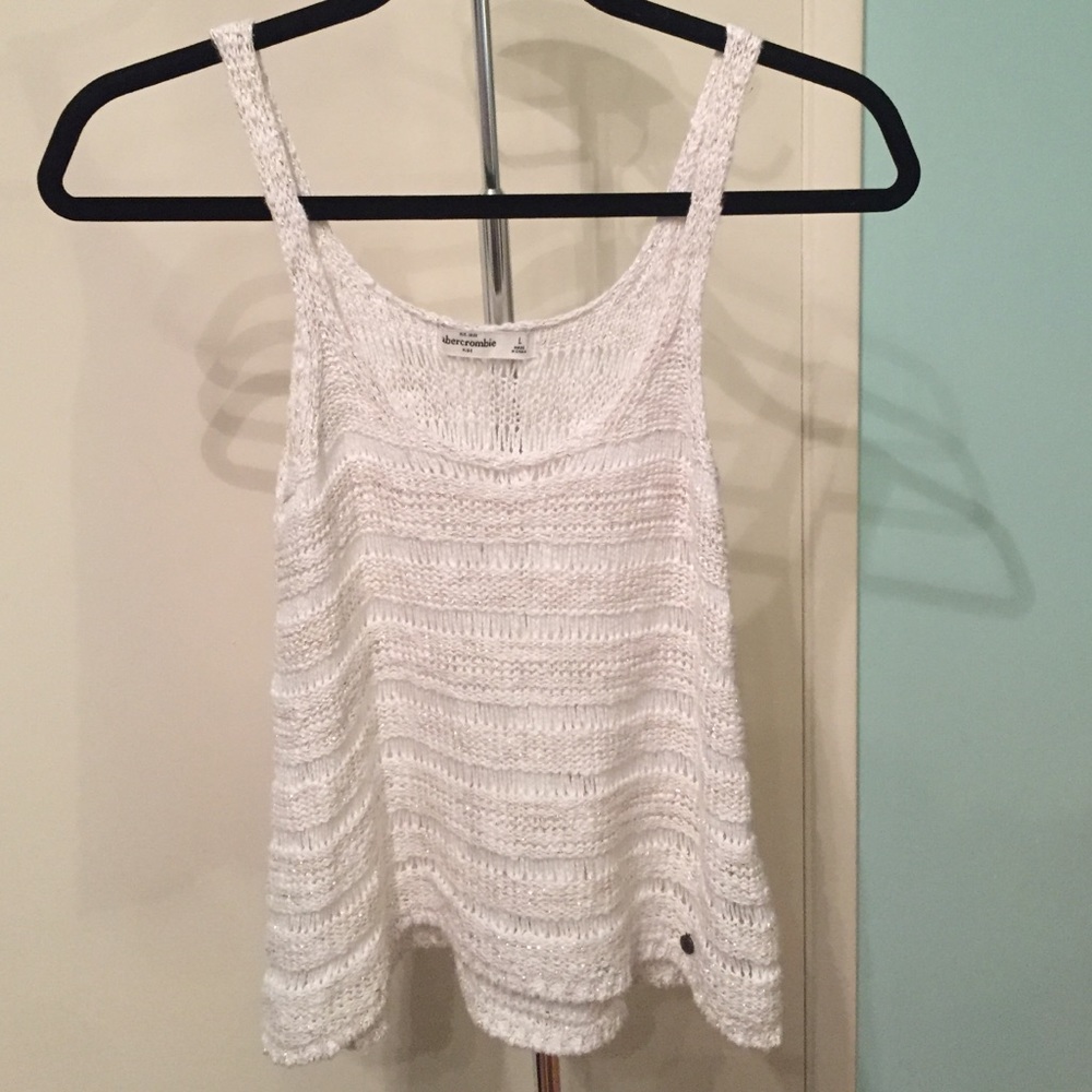 White knitted tank top