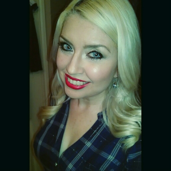 Meet your Posher, Laura - Picture 2 of 2