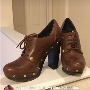 Chunky heels leather booties