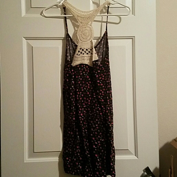 Floral romper size Medium - Picture 2 of 2